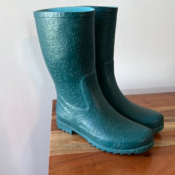 UGG Shoes - Ugg size 8 green rain boots